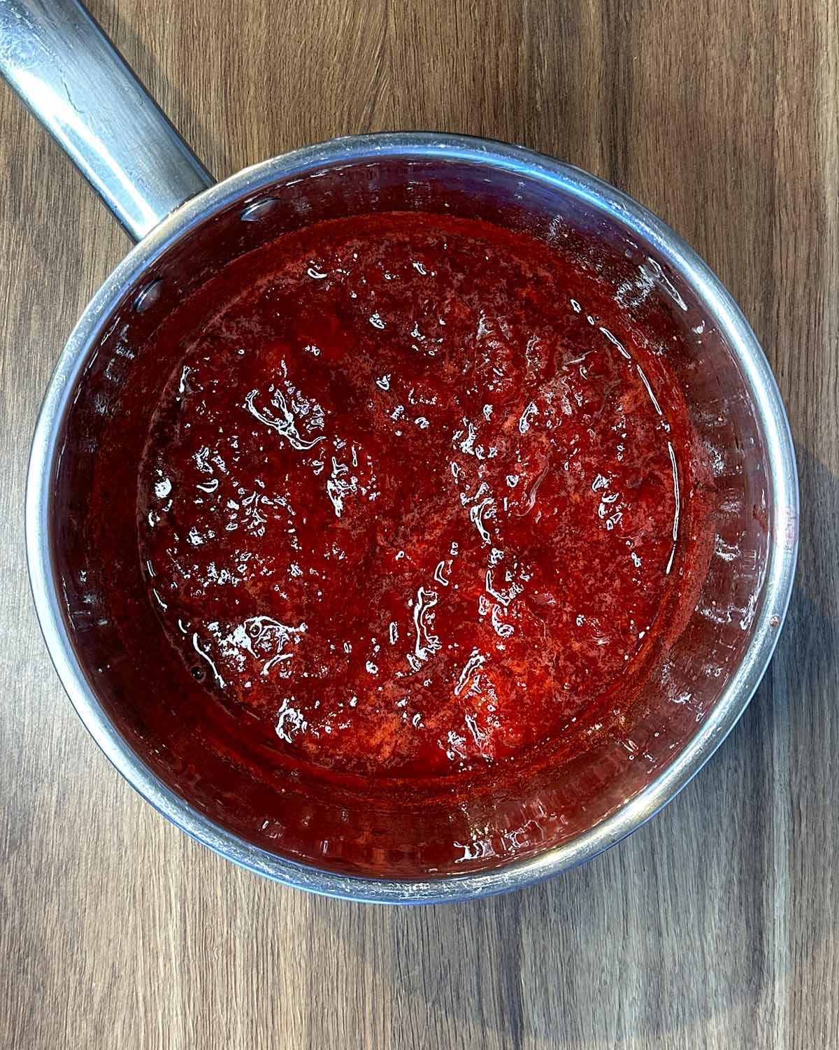 Strawberry compote in the saucepan.